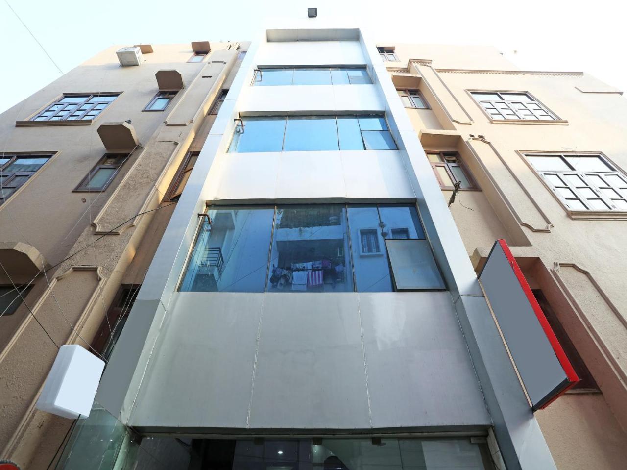 Oyo 472萨列恩酒店 新德里 外观 照片